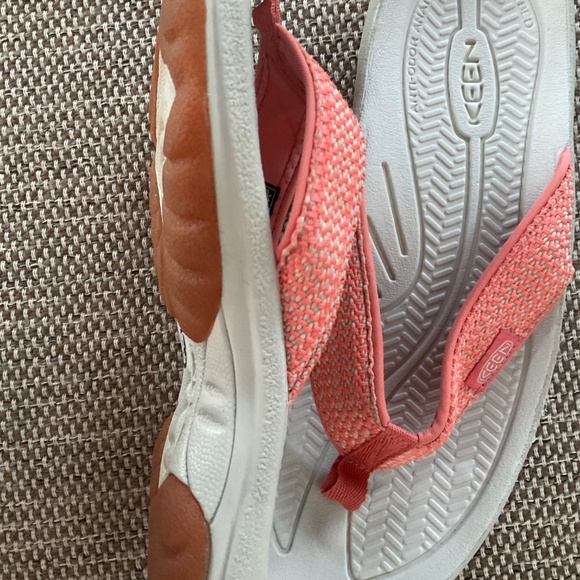 Keen flip flop sandals.Orange,size 9. - Picture 8 of 9